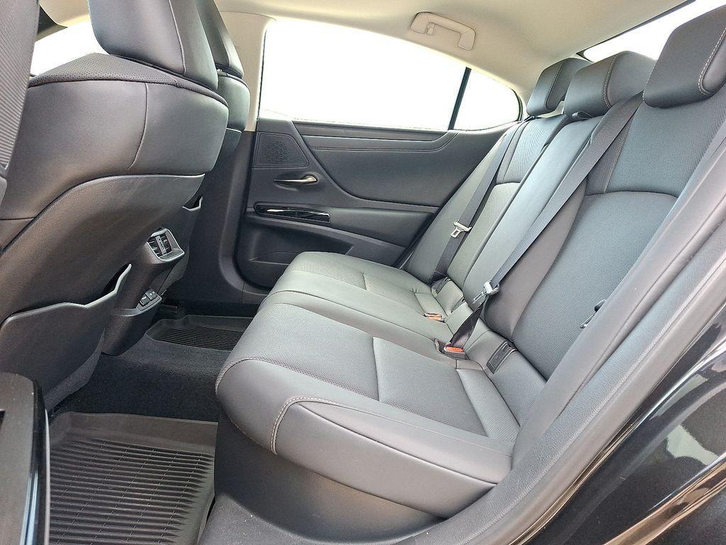 used 2022 Lexus ES 300h car, priced at $38,086