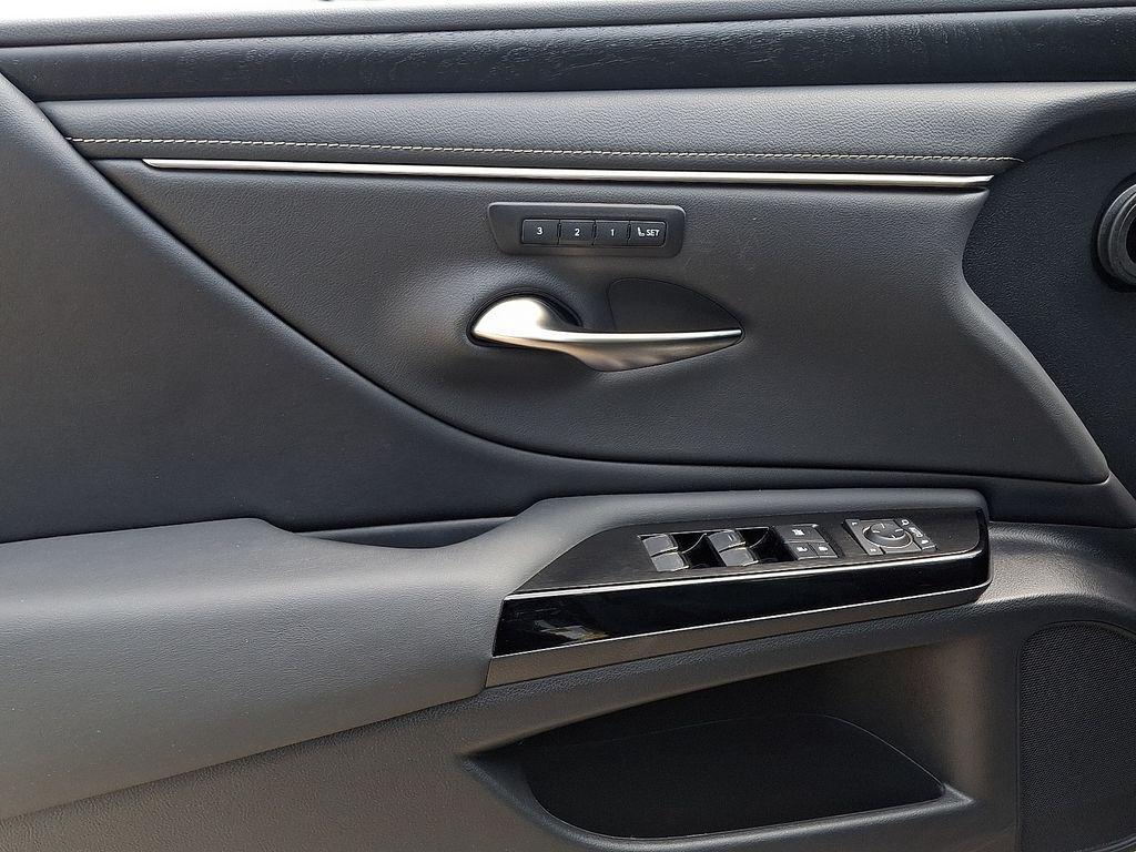 used 2022 Lexus ES 300h car, priced at $38,086