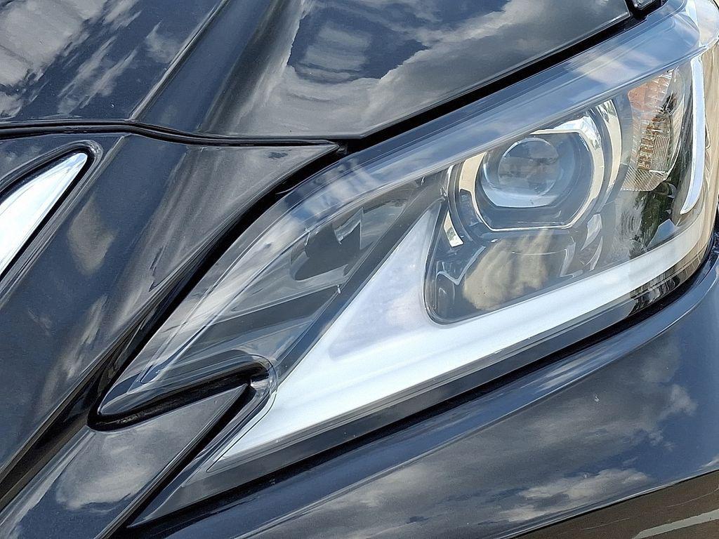 used 2022 Lexus ES 300h car, priced at $38,086