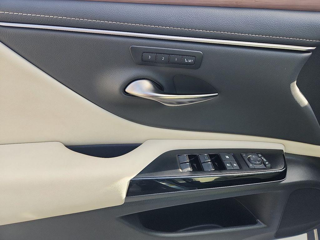used 2025 Lexus ES 300h car, priced at $44,800