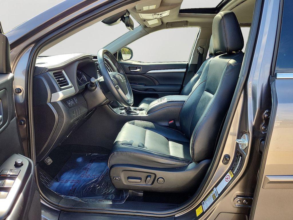 used 2019 Toyota Highlander car, priced at $25,475