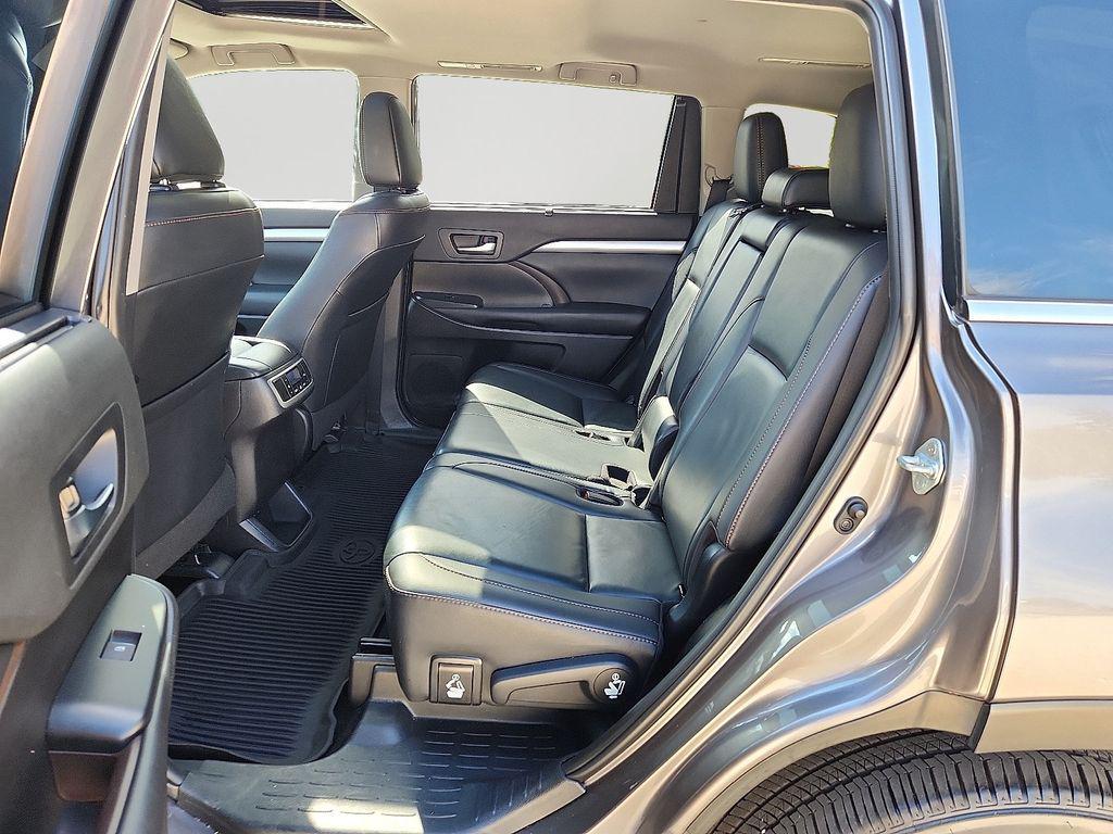 used 2019 Toyota Highlander car, priced at $25,475