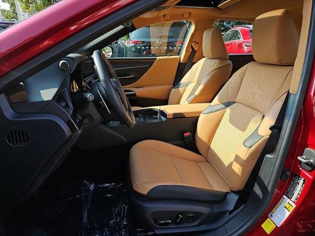 used 2025 Lexus ES 350 car, priced at $44,500