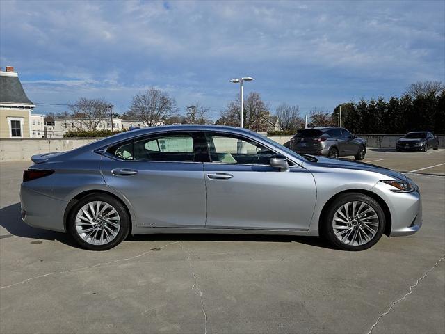 used 2022 Lexus ES 300h car, priced at $39,390