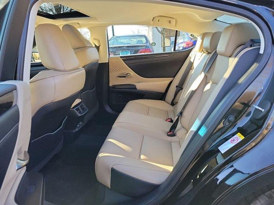 used 2019 Lexus ES 350 car, priced at $26,110