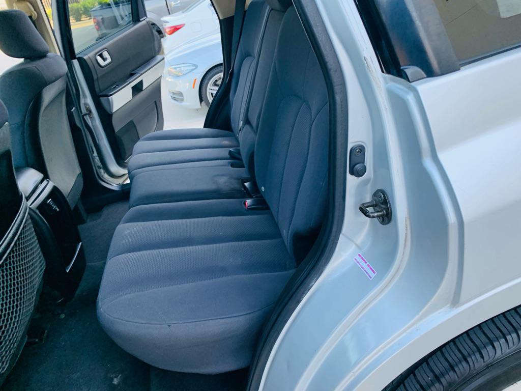 used 2006 Mitsubishi Endeavor car, priced at $4,500