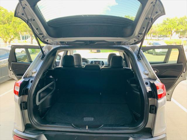 used 2015 Jeep Cherokee car, priced at $5,500
