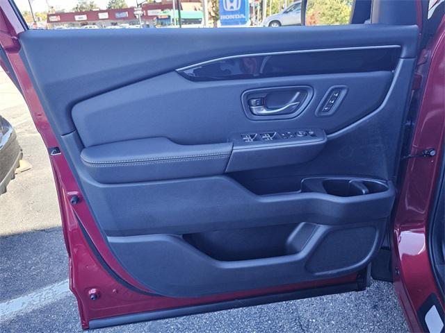 new 2025 Honda Pilot car, priced at $48,075