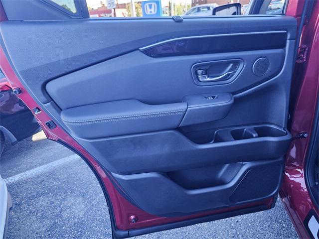 new 2025 Honda Pilot car, priced at $48,075