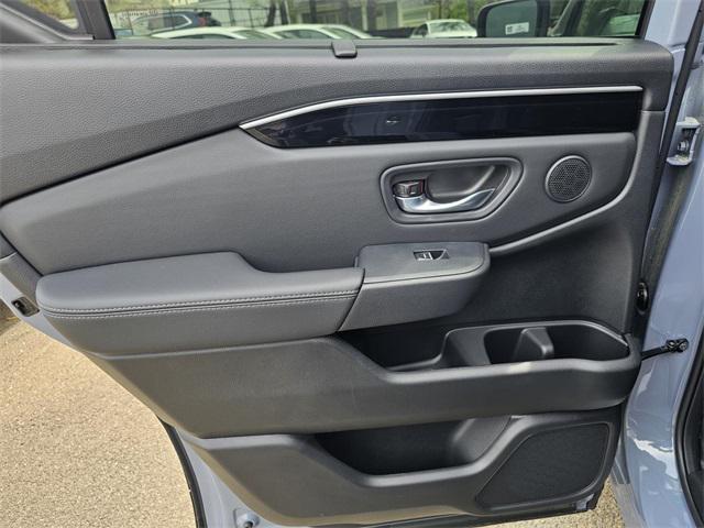 new 2025 Honda Pilot car, priced at $51,345