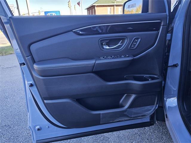 new 2025 Honda Pilot car, priced at $53,245