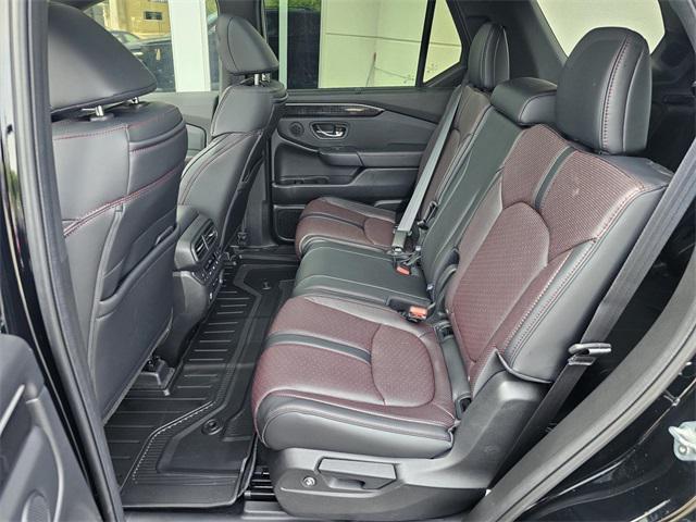 new 2025 Honda Pilot car, priced at $55,870