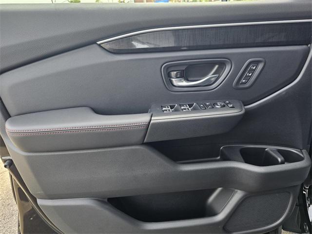 new 2025 Honda Pilot car, priced at $55,870