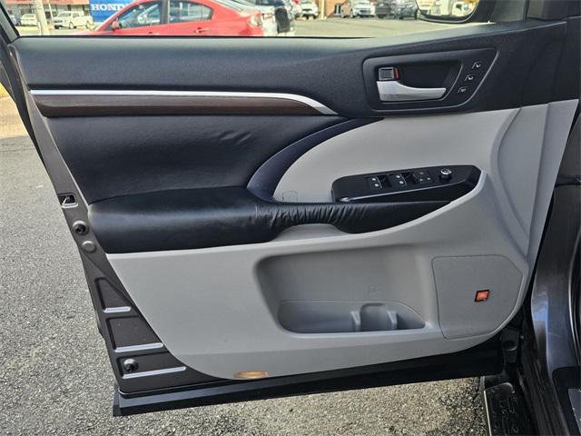 used 2016 Toyota Highlander car, priced at $17,900