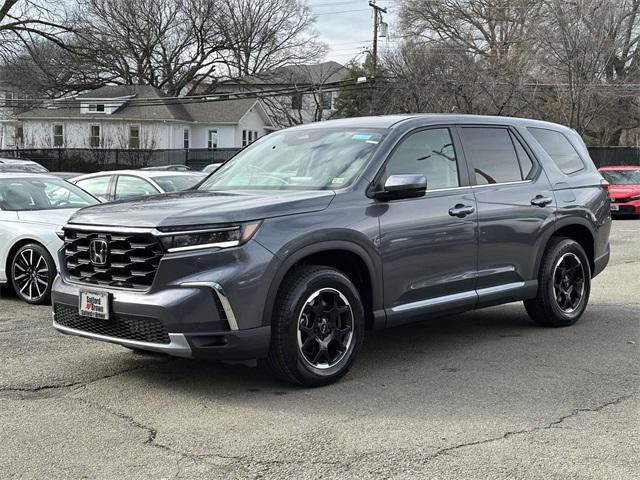 new 2025 Honda Pilot car, priced at $48,895