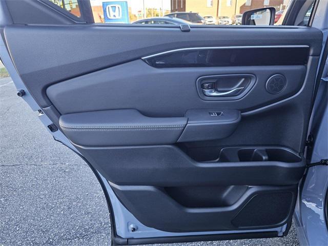 new 2025 Honda Pilot car, priced at $53,545