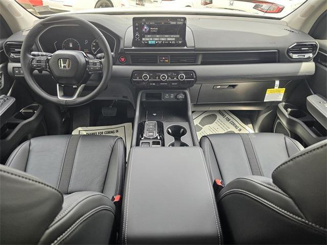 new 2025 Honda Pilot car, priced at $48,075