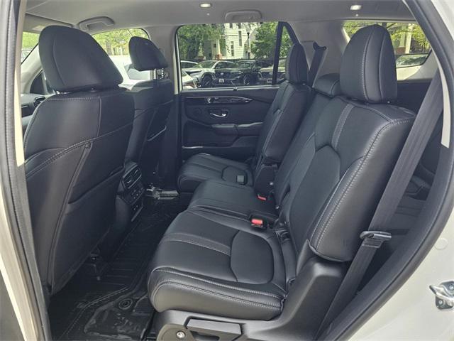 new 2025 Honda Pilot car, priced at $48,075
