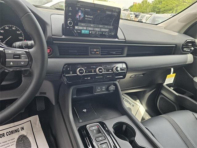 new 2025 Honda Pilot car, priced at $48,075