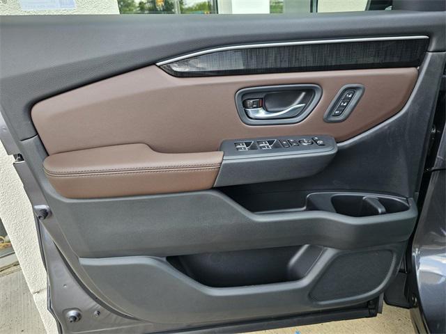 new 2025 Honda Pilot car, priced at $54,530