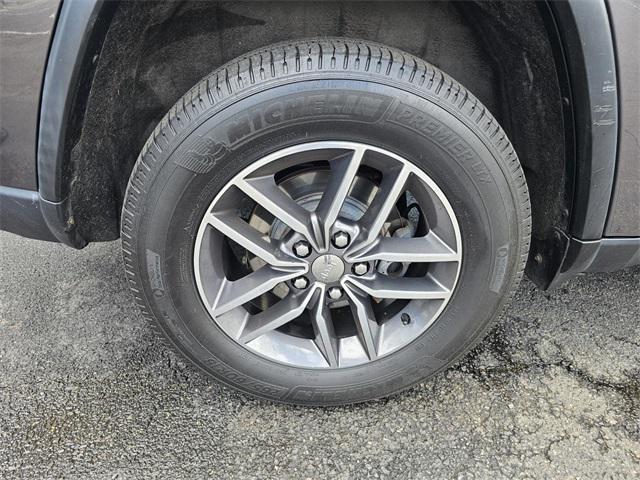 used 2017 Jeep Grand Cherokee car, priced at $14,305