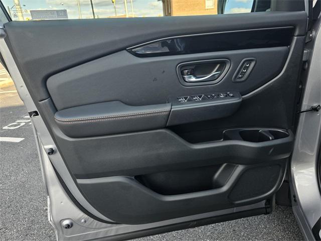 new 2025 Honda Pilot car, priced at $51,170