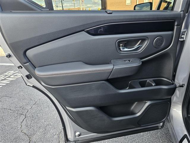 new 2025 Honda Pilot car, priced at $51,170