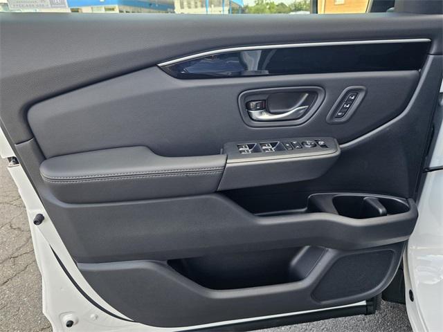 new 2025 Honda Pilot car, priced at $51,345