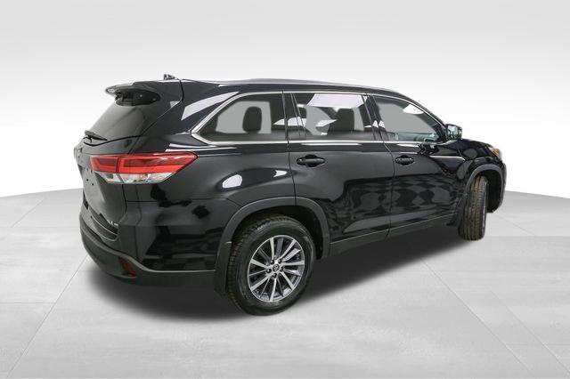 used 2019 Toyota Highlander car, priced at $26,204