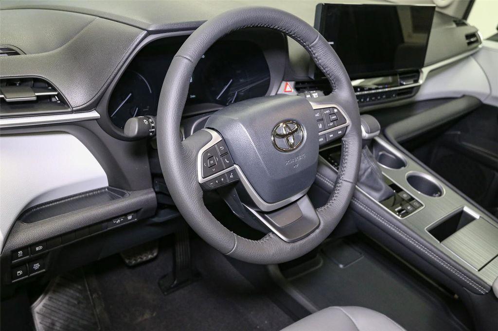 new 2025 Toyota Sienna car
