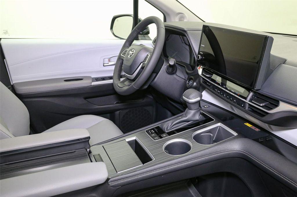 new 2025 Toyota Sienna car