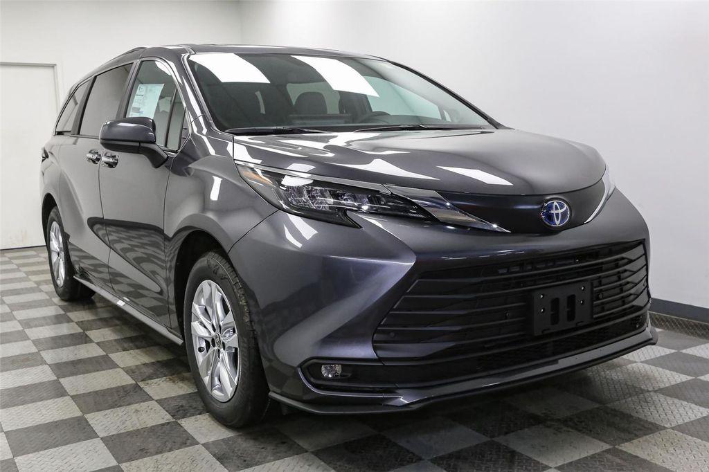 new 2025 Toyota Sienna car