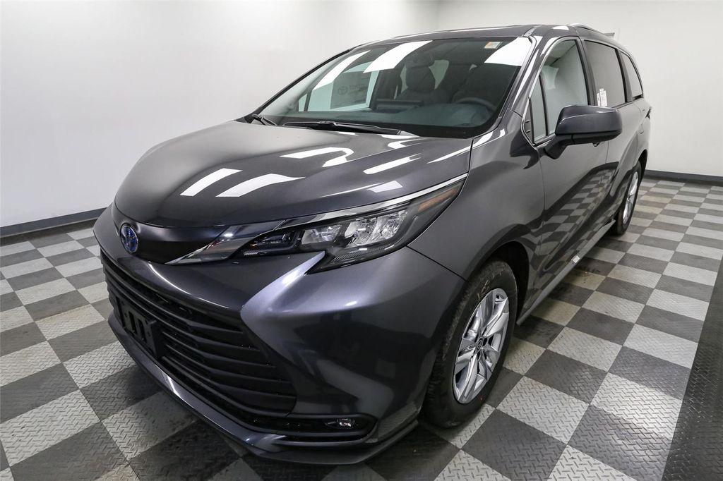 new 2025 Toyota Sienna car
