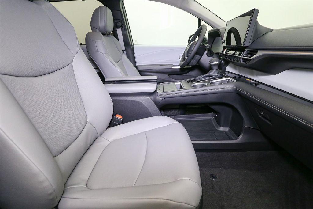 new 2025 Toyota Sienna car