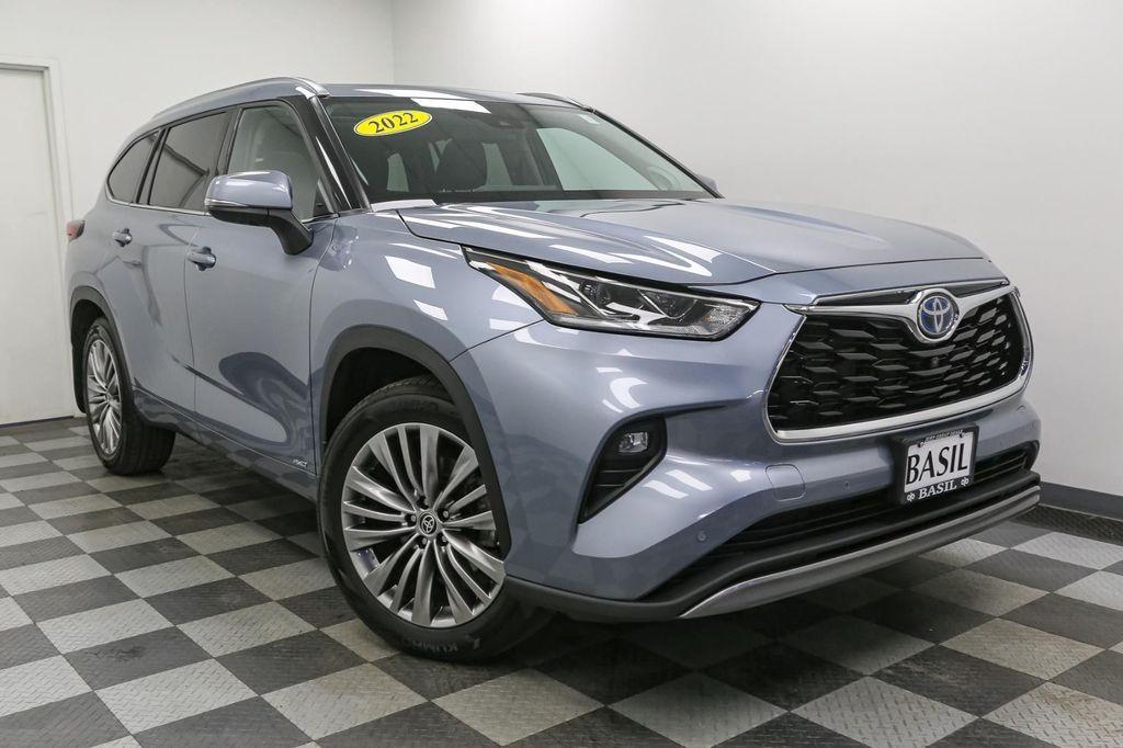 used 2022 Toyota Highlander Hybrid car, priced at $45,999