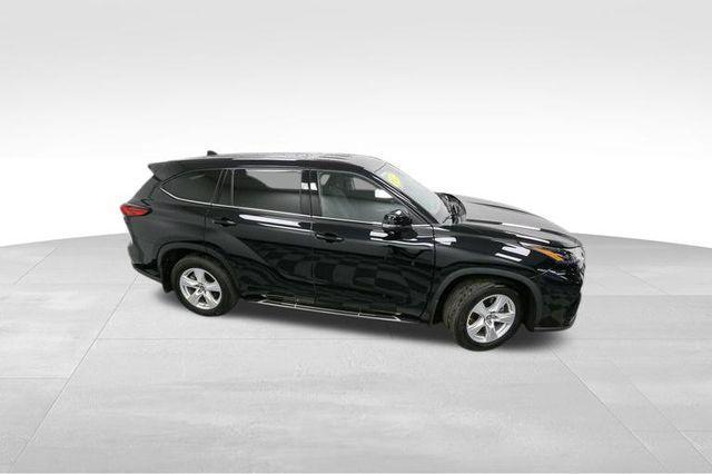 used 2022 Toyota Highlander car, priced at $33,470