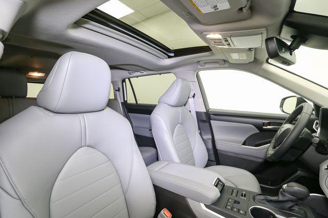 new 2025 Toyota Highlander car, priced at $47,977