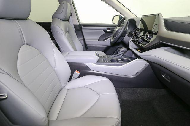 new 2025 Toyota Highlander car, priced at $47,977