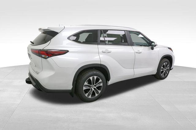 new 2025 Toyota Highlander car, priced at $47,977