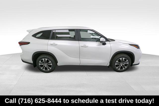 new 2025 Toyota Highlander car, priced at $47,977