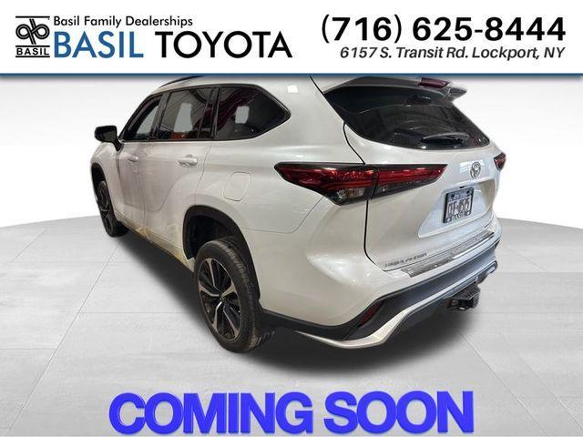 used 2022 Toyota Highlander car, priced at $38,850