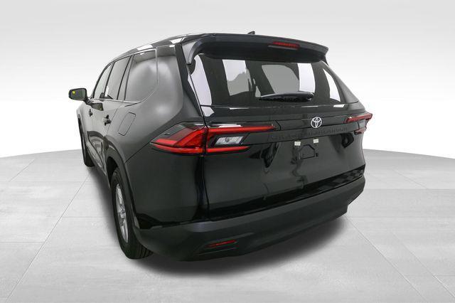 new 2025 Toyota Highlander car, priced at $42,688