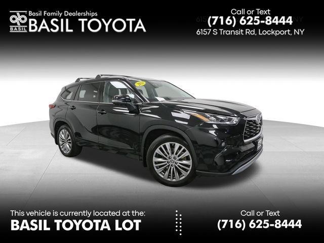 used 2023 Toyota Highlander car, priced at $40,999