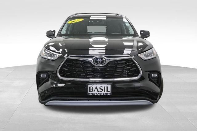 used 2023 Toyota Highlander car, priced at $40,999