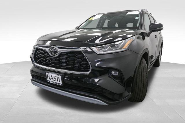 used 2023 Toyota Highlander car, priced at $40,999