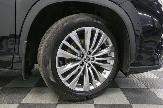 used 2023 Toyota Highlander car, priced at $40,999