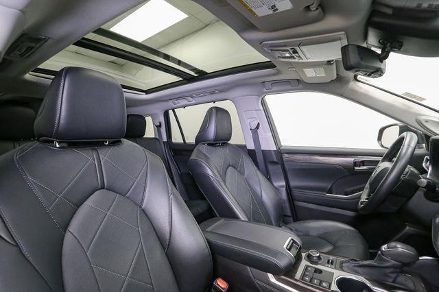 used 2023 Toyota Highlander car, priced at $40,999