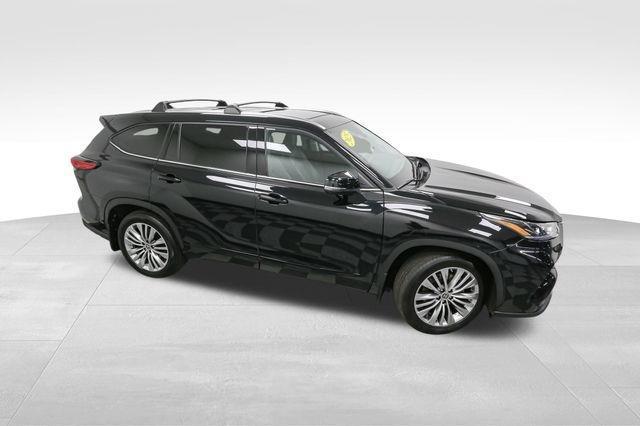 used 2023 Toyota Highlander car, priced at $40,999