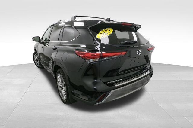 used 2023 Toyota Highlander car, priced at $40,999
