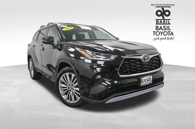 used 2023 Toyota Highlander car, priced at $40,999